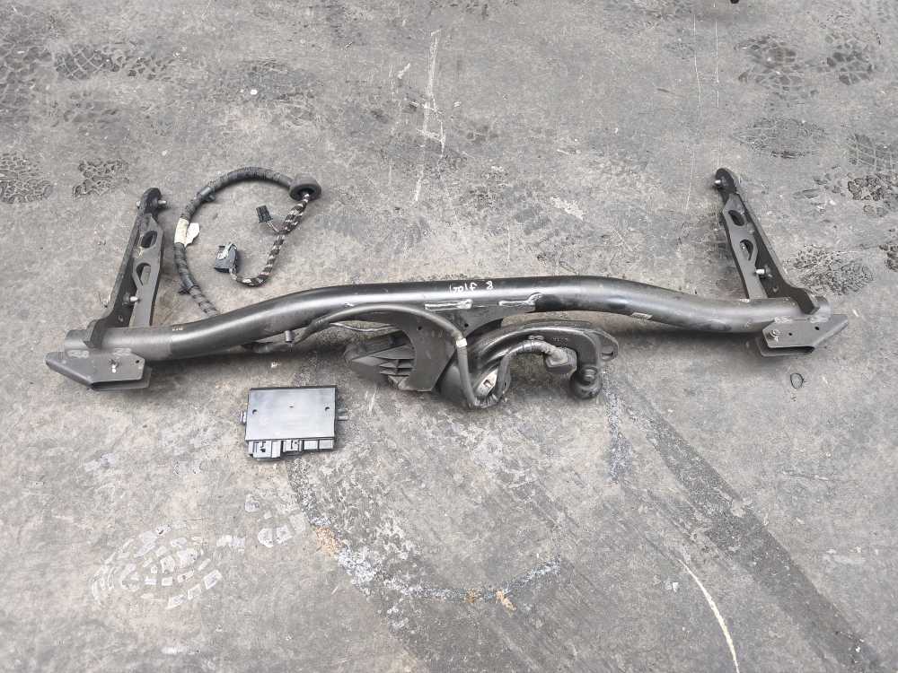 ATTACHE REMORQUE VW - Vue 1